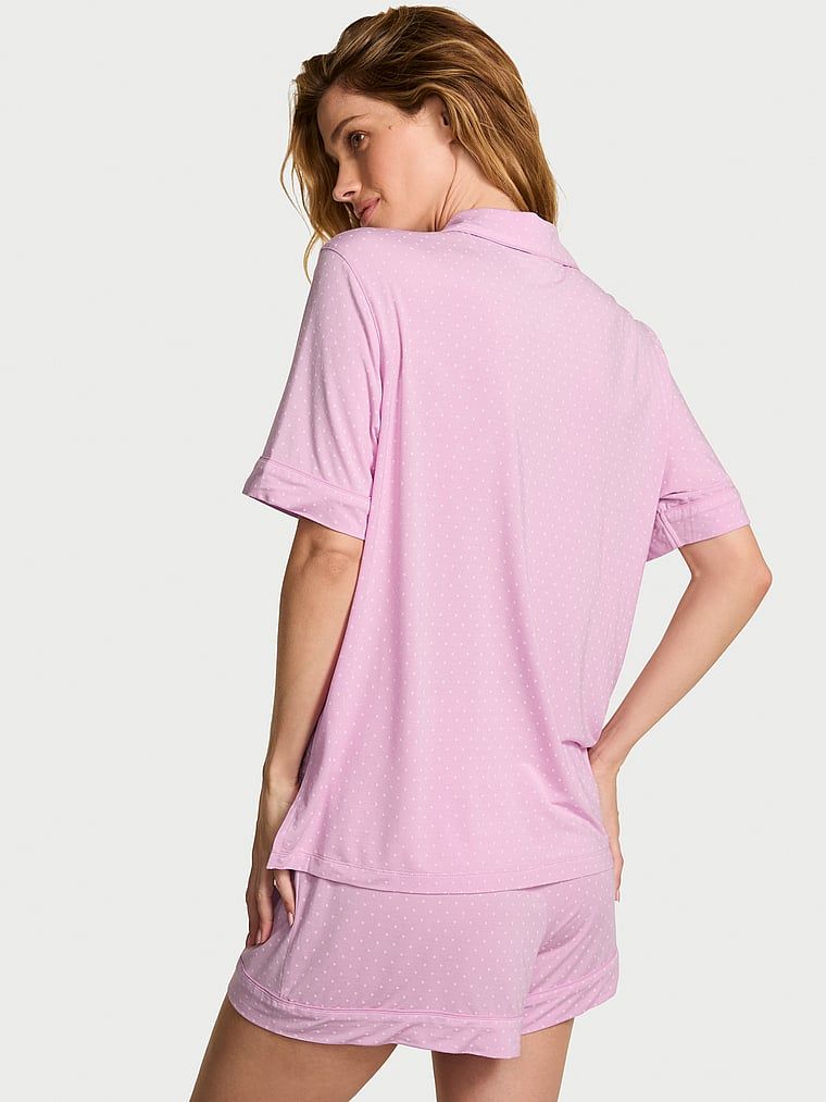 Pijamale modale cu pantaloni scurți SoSoft. Produsul este modelat și provine din colecția Victoria's Secret.