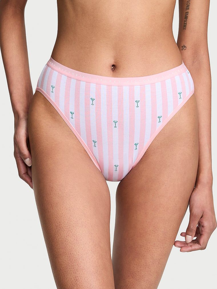 Chiloți din bumbac cu picioare înalte, pantaloni scurti cu picior înalt. Produsul are o culoare cu model și provine din colecția Victoria's Secret.