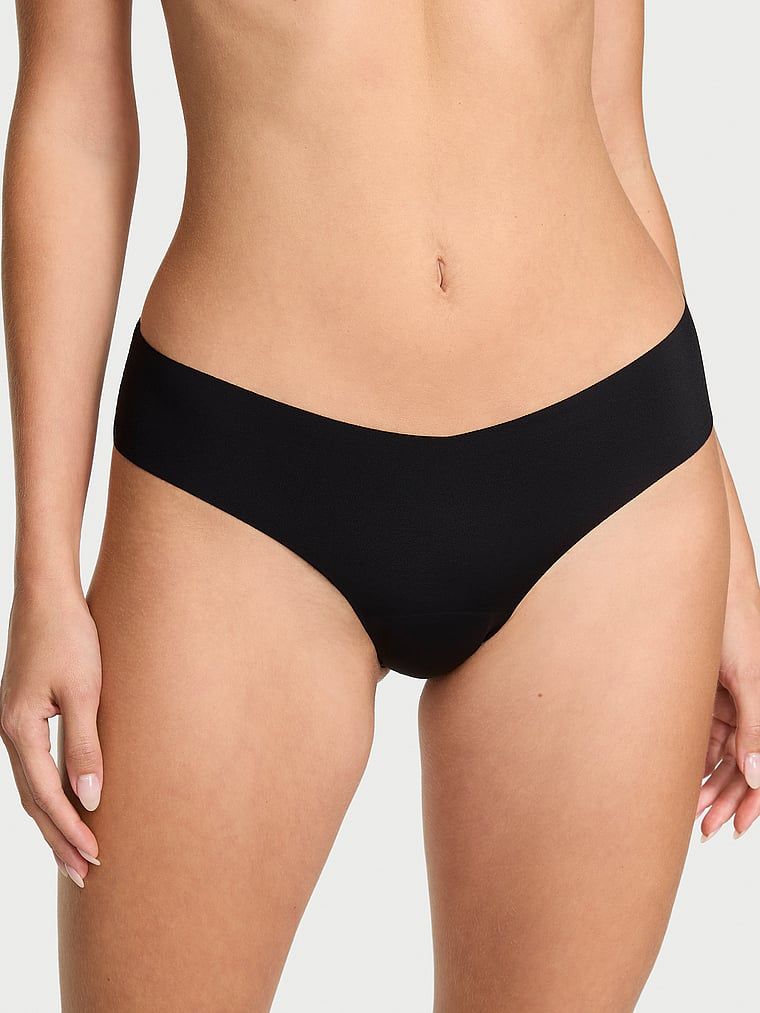 Tanga fără cusură cu bretele la spatele bretelelor No-Show Strappy. Produsul este negru și provine din colecția No-Show.