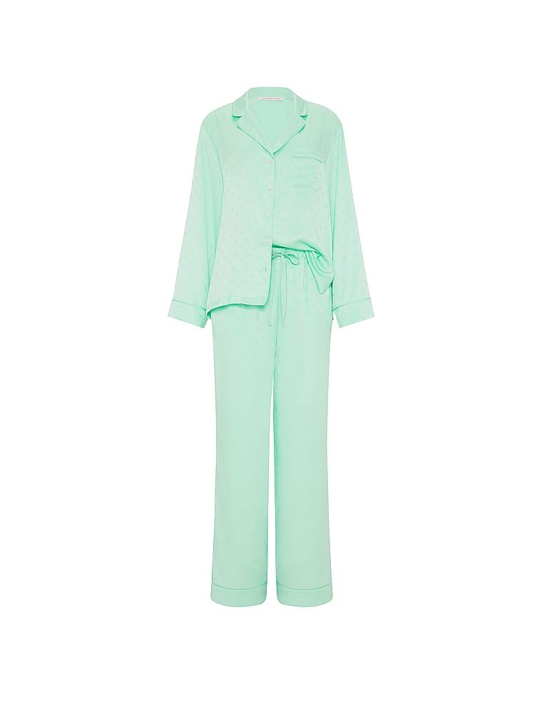 Pijamale din satin semnătură cu mâneci lungi. Produsul este de culoare verde și provine din colecția Victoria's Secret.