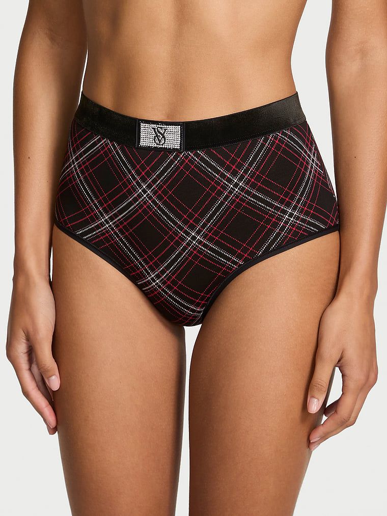 Chiloți din bumbac cu talie înaltă și logo Shine Patch Velvet. Produsul este modelat și provine din colecția Body by Victoria.