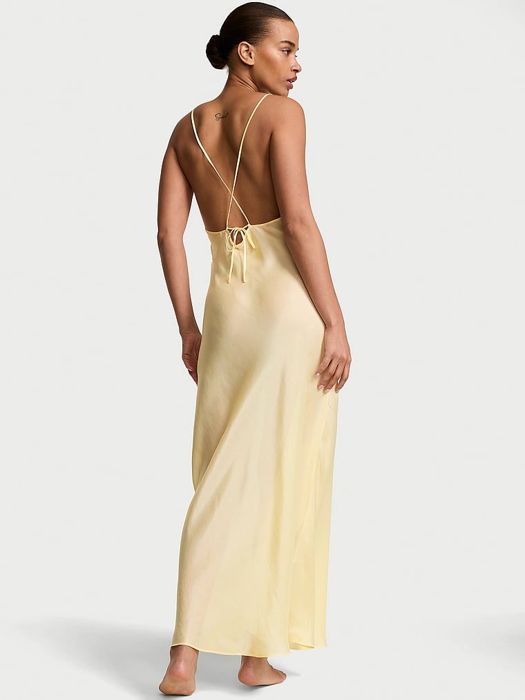 Rochie lungă, transparentă din satin, Luxe Sheer Slip. Produsul este galben și provine din colecția Victoria's Secret.