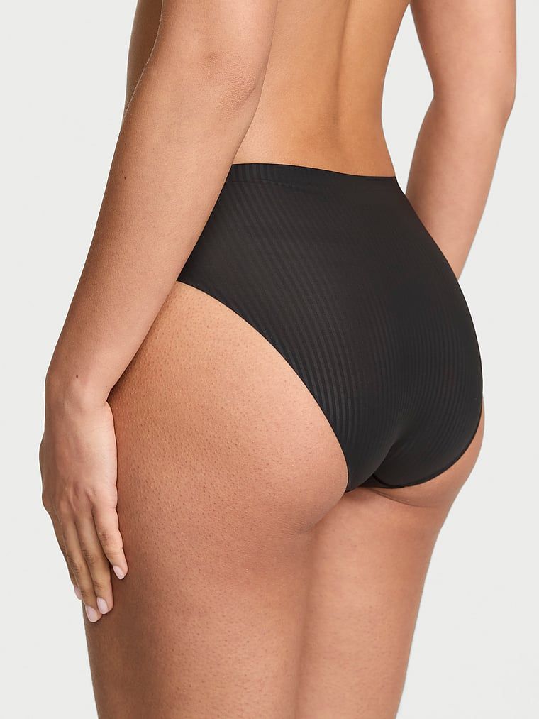 Chiloți de bikini cu dungi Flex Shadow. Produsul este negru și provine din colecția Body by Victoria.