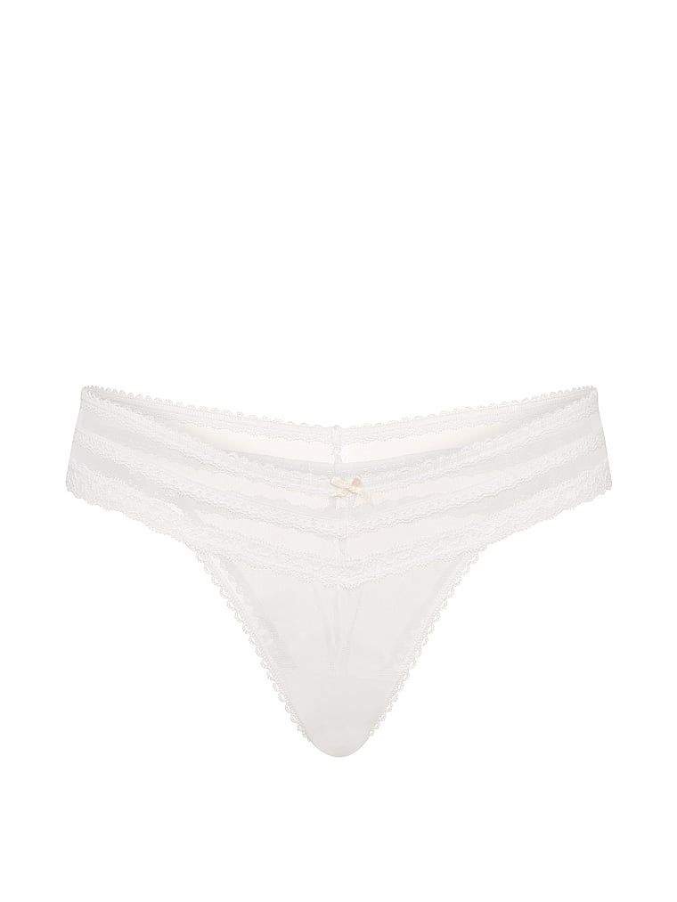 Chiloți brazilieni din plasă Lace-Trim. Produsul este alb și provine din colecția Dream Angels.