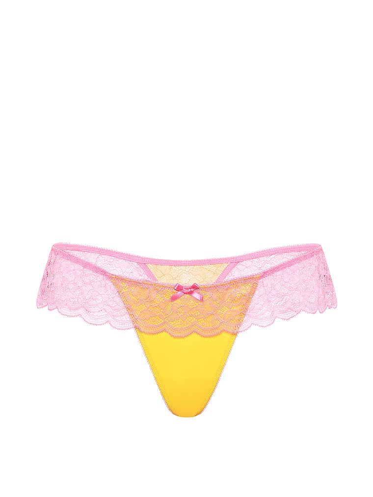 Tanga de satin cu volane și tachină. Produsul este galben și provine din colecția Victoria's Secret.