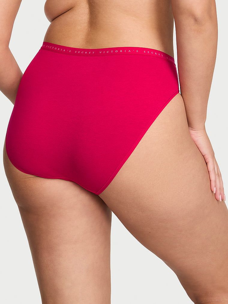 Chiloți din bumbac cu picioare înalte, pantaloni scurti cu picior înalt. Produsul este roz și provine din colecția Victoria's Secret.