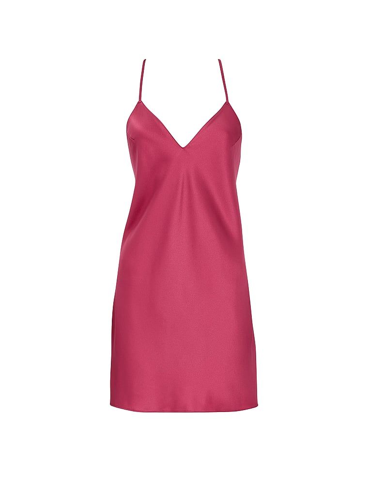 Cămașă de noapte din satin cu bretele subțiri care dezvăluie spatele Open-Back Slip. Produsul este de culoare mov și provine din colecția Victoria's Secret.