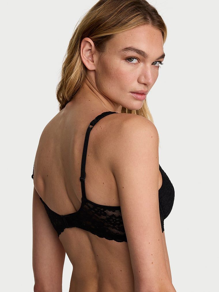 Sutien balconette din dantelă fără căptușeală. Produsul este negru și provine din colecția Victoria's Secret.
