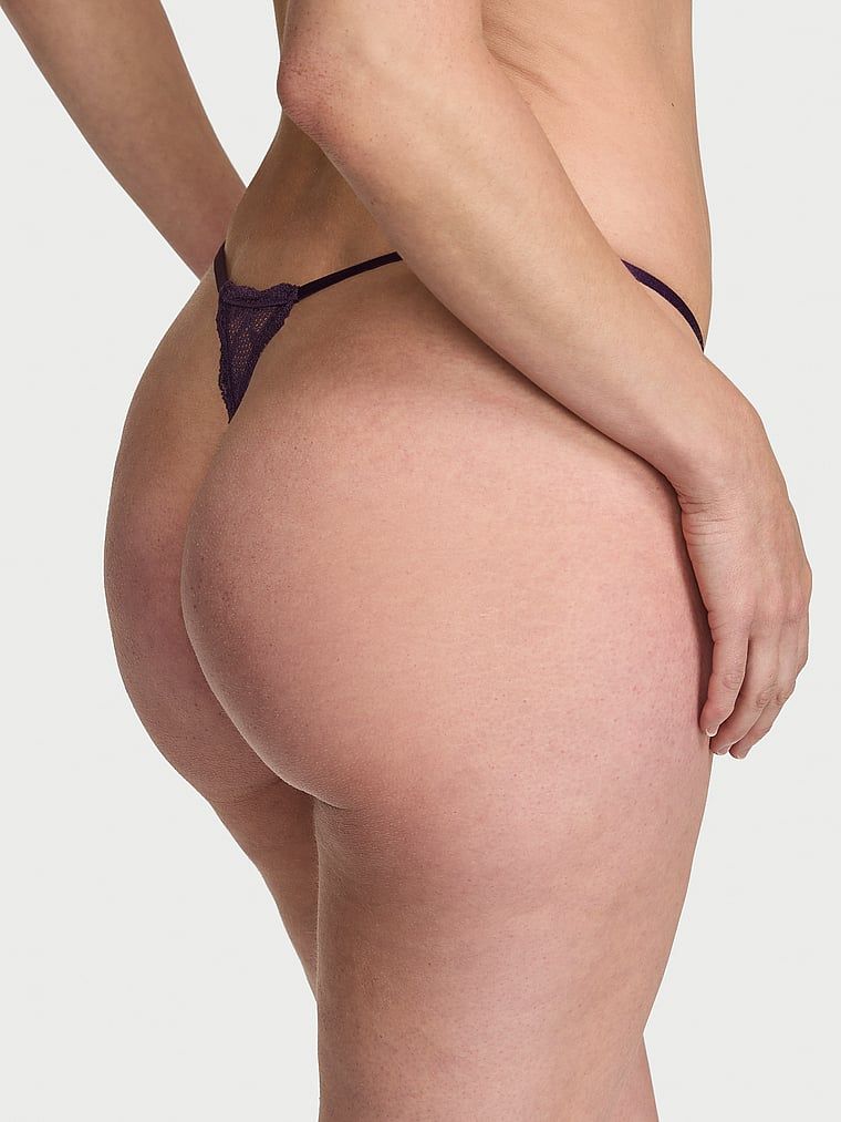 Tanga din dantelă cucuș, fără trepte. Produsul este de culoare mov și provine din colecția Dream Angels.