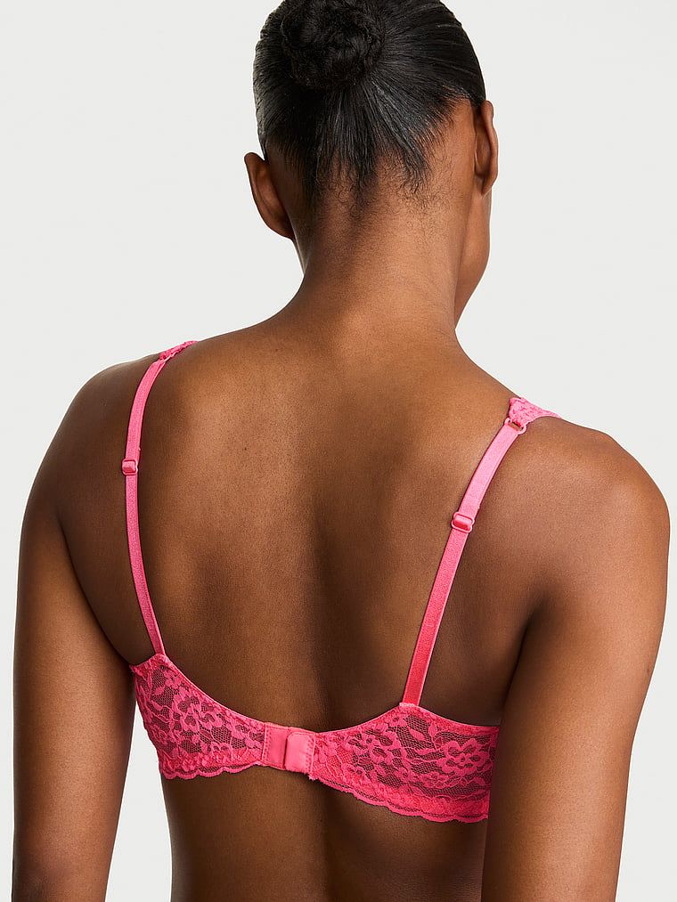 Sutien balconette din dantelă fără căptușeală. Produsul este roz și provine din colecția Victoria's Secret.