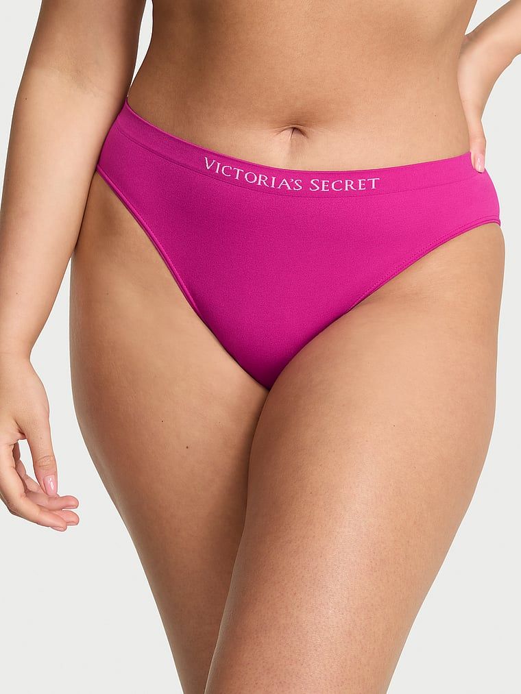 Chiloți Bikini fără cusături. Produsul este roz și provine din colecția Seamed.