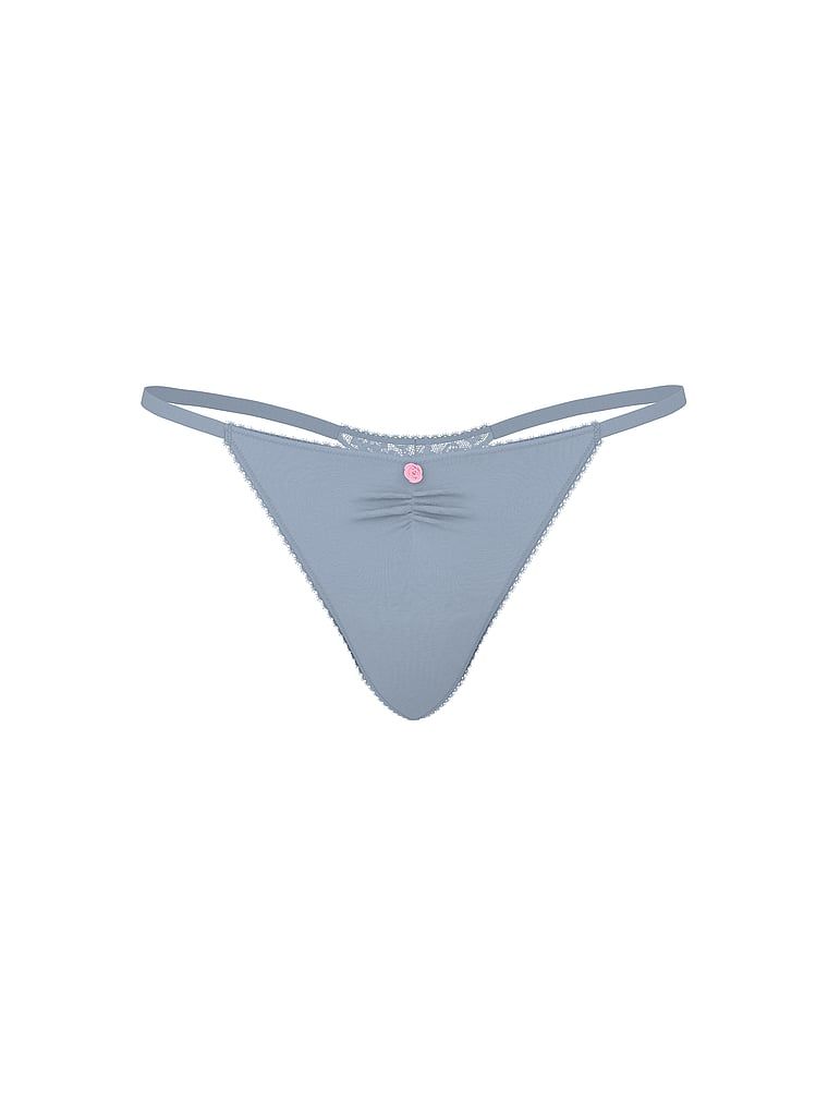 Tanga de bumbac cu dantelă la spate, dantelă în formă de inimă. Produsul este albastru și provine din colecția Victoria's Secret.