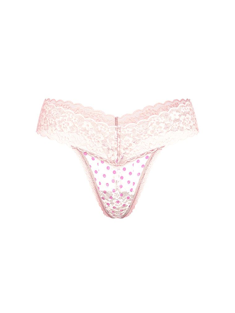 Tanga din dantelă cu flori. Produsul este modelat și provine din colecția Lacie.