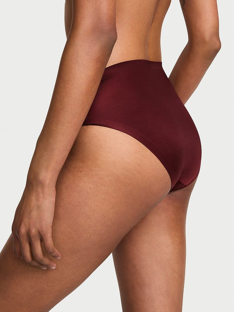 Chiloți de bikini cu talie medie, fără apariție. Produsul este de culoare maro și provine din colecția No-Show.