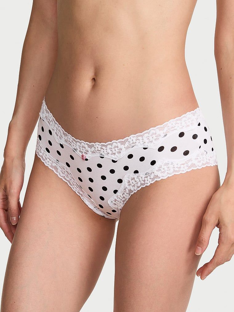 Chiloți de bumbac cu dantelă pe margini, dantelă-talie obraznică. Produsul este modelat și provine din colecția Lace Trim.