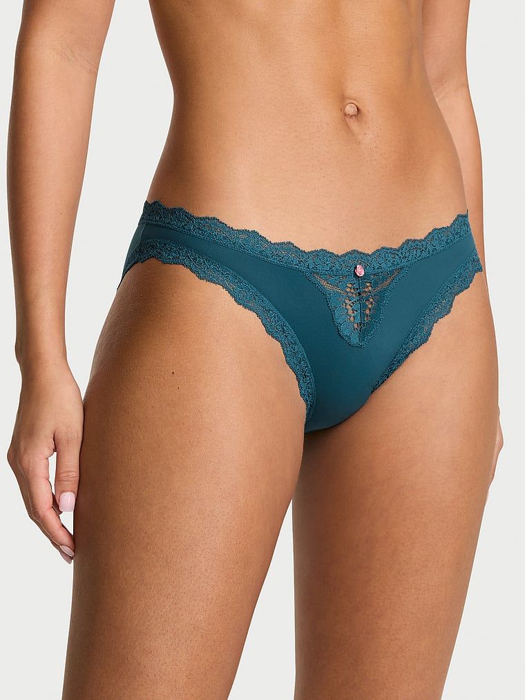 Chiloți din dantelă pe marginile bikinilor cu dantelă. Produsul este de culoare albastră și provine din colecția Dream Angels.
