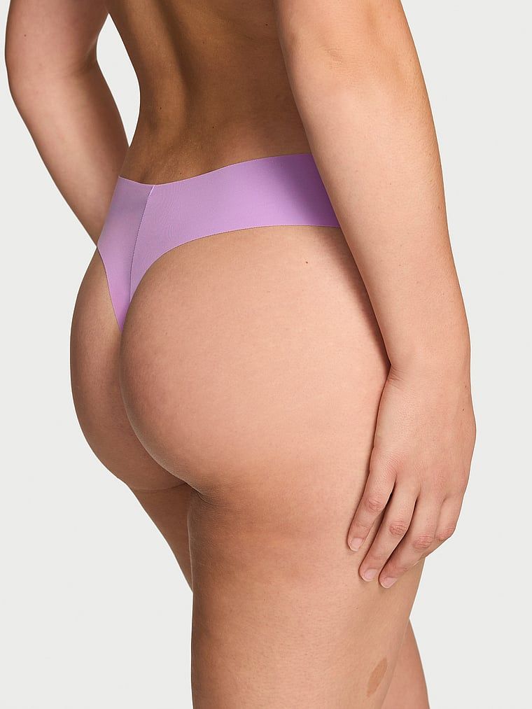 Tanga fără cusură, fără apariție. Produsul este de culoare mov și provine din colecția No-Show.