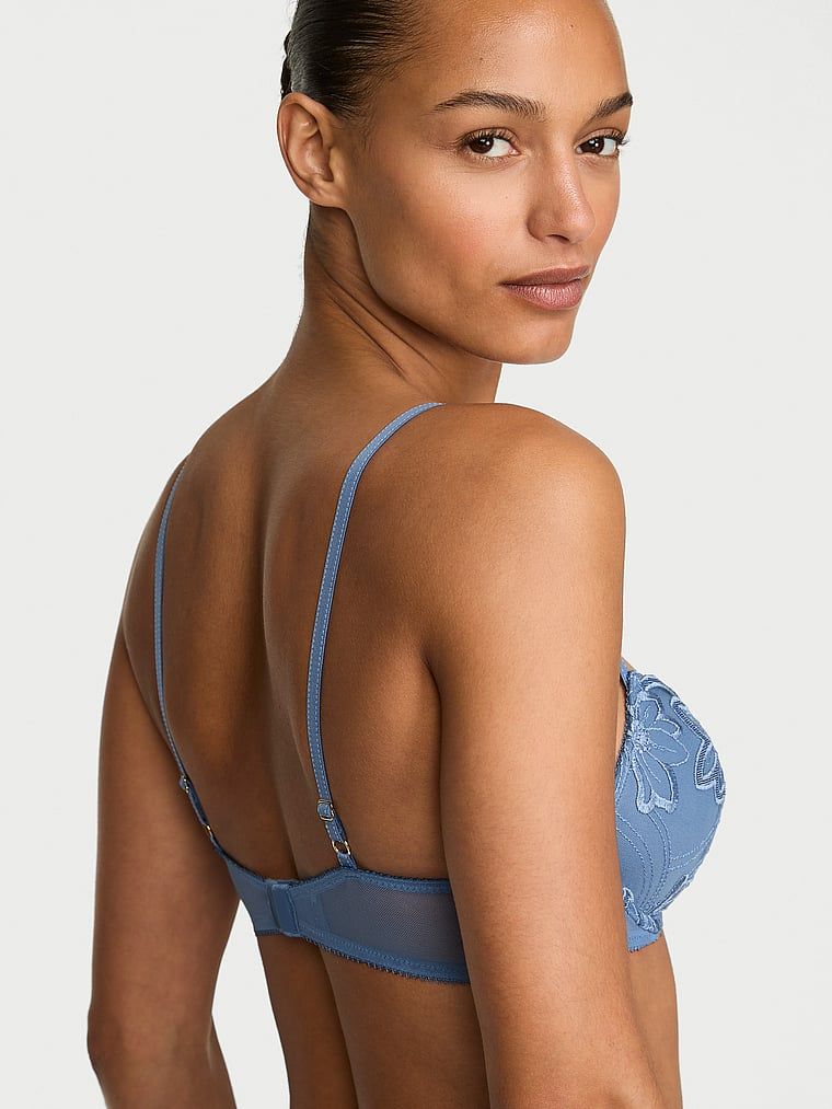 Sutien push-up din denim. Produsul este modelat și provine din colecția Very Sexy.