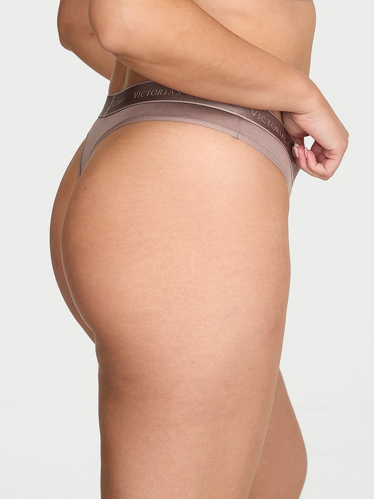 Tanga de bumbac cu logo la talie. Produsul este de culoare maro și provine din colecția Bumbac.