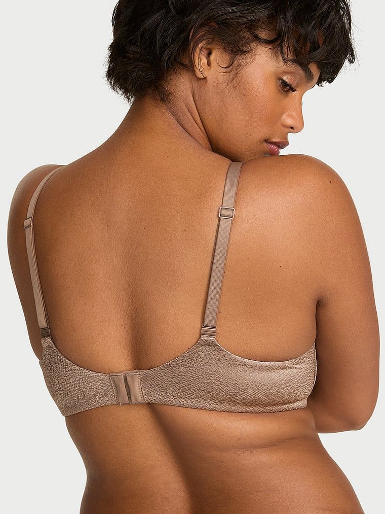 Sutien demi ușor căptușit. Produsul este de culoare maro și provine din colecția Body by Victoria.