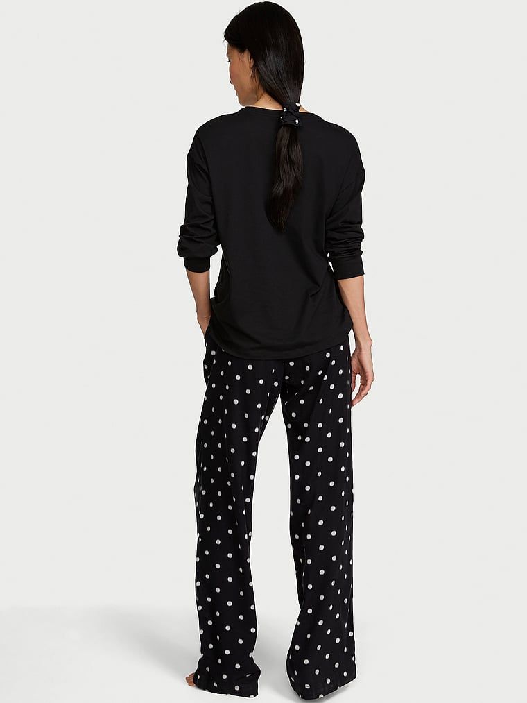 Pijamale lungi din flanel Tee-Jama. Produsul este negru și provine din colecția Victoria's Secret.