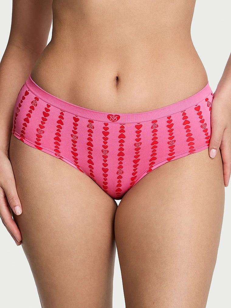 Chiloți hiphugger cu dungi de inimă fără cusură. Produsul este modelat și provine din colecția Seamless (Seamless Collection).