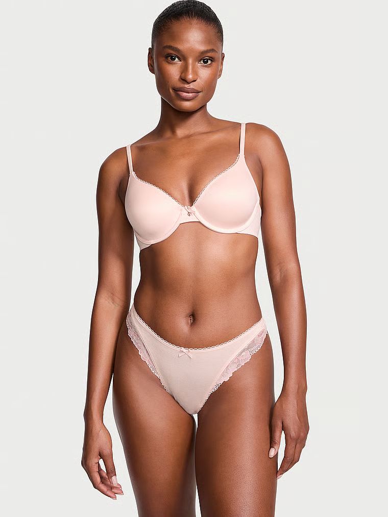 Sutien ușor căptușit, cu cupe Infinity Edge puternic încorporate. Produsul este roz și provine din colecția Body by Victoria.