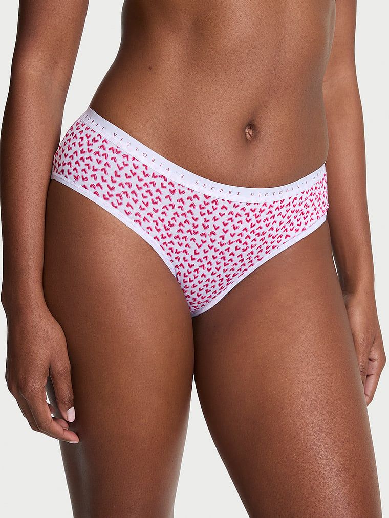 Chiloți din bumbac cu hiphugger. Produsul este modelat și provine din colecția Victoria's Secret.