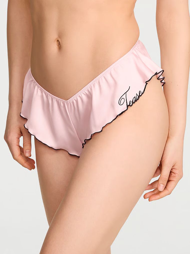 Satin Flutter Chiloți obraznici cu volane. Produsul este roz și provine din colecția Victoria's Secret.