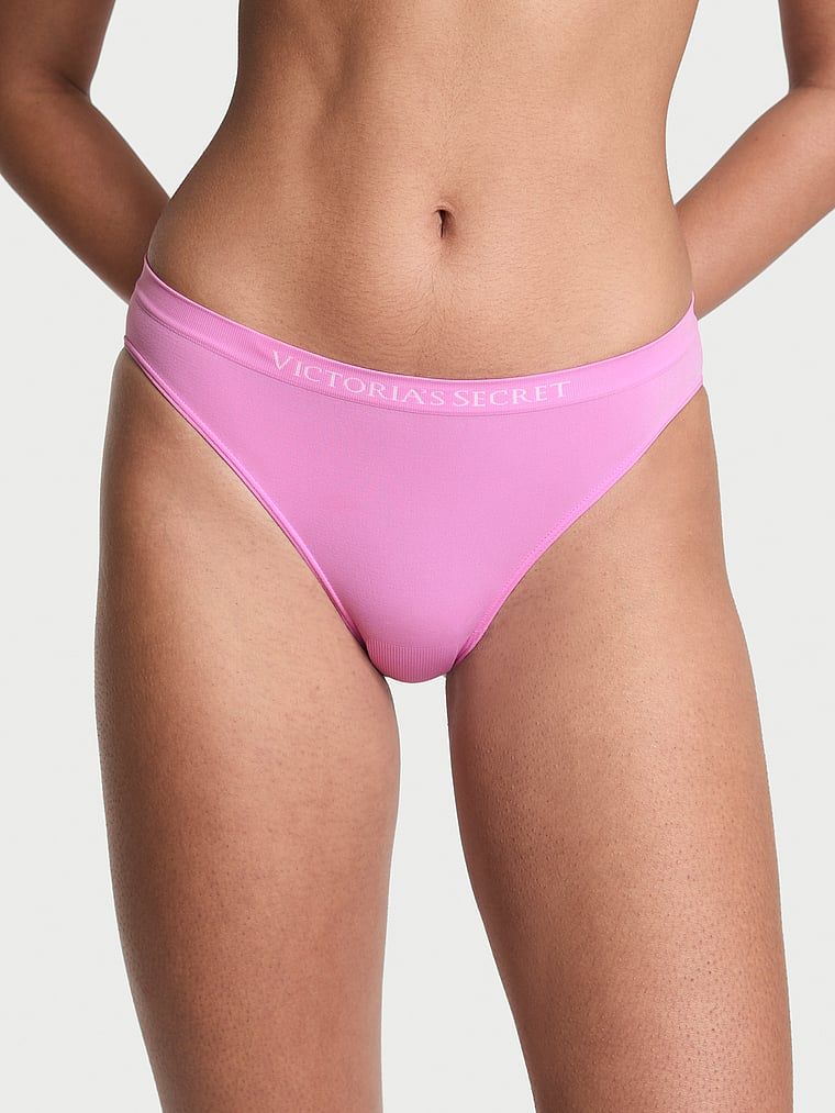 Chiloți Bikini fără cusături. Produsul este roz și provine din colecția Seamed.