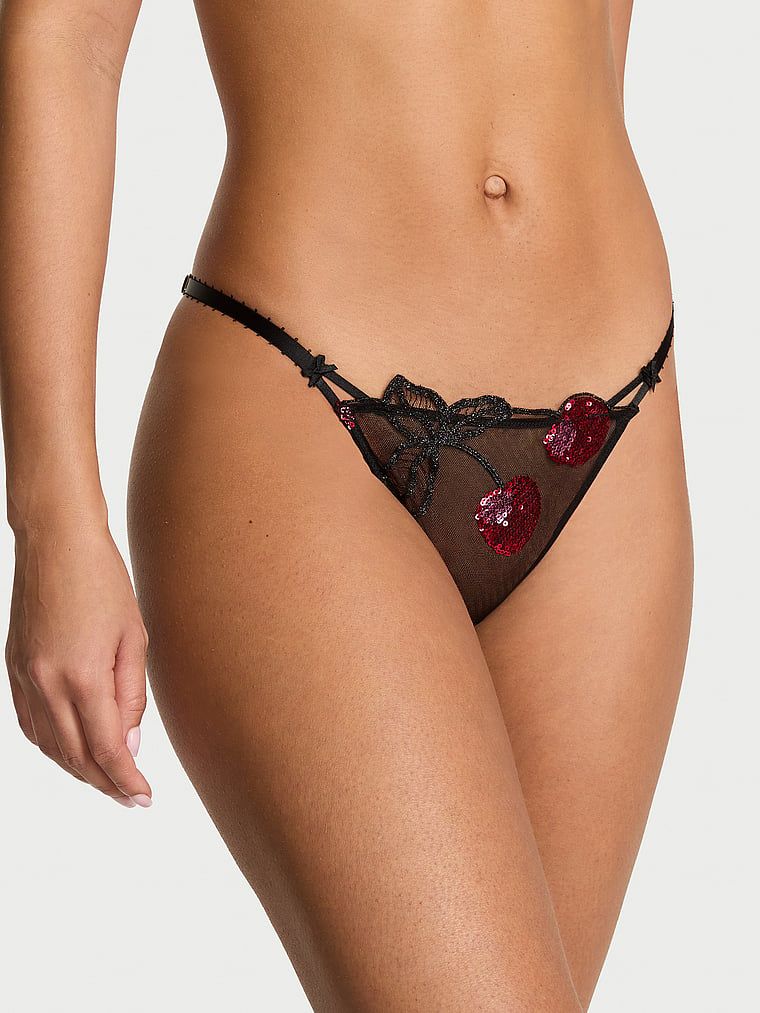 Tanga cu broderie cu cireșe Tease. Produsul este modelat și provine din colecția Very Sexy.