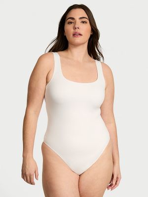 Victoria's Secret Body Victoria's Secret cu FeatherSoft Body fără mâneci cu decolteu pătrat Innovation