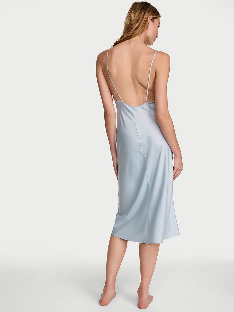 Rochie midi din satin. Produsul este albastru și provine din colecția Victoria's Secret.