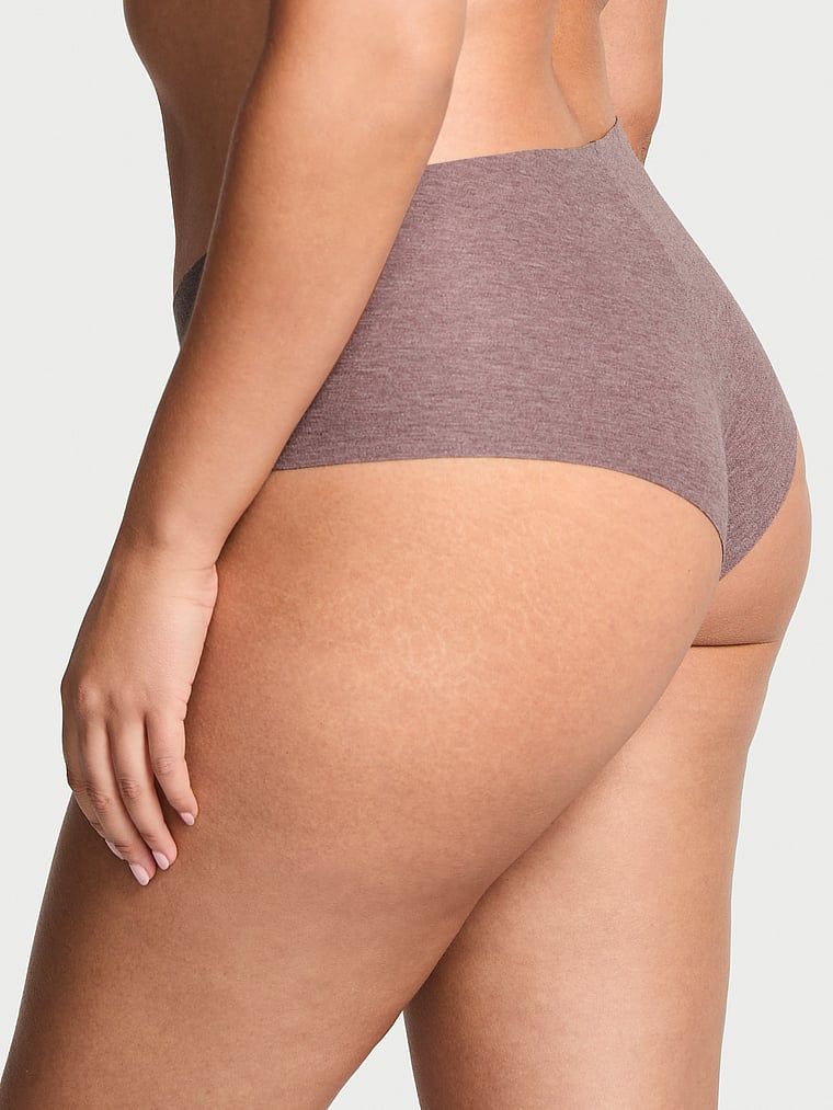 Chiloți din bumbac fără cusături No-Show Cheeky. Produsul este de culoare maro și provine din colecția No-Show.