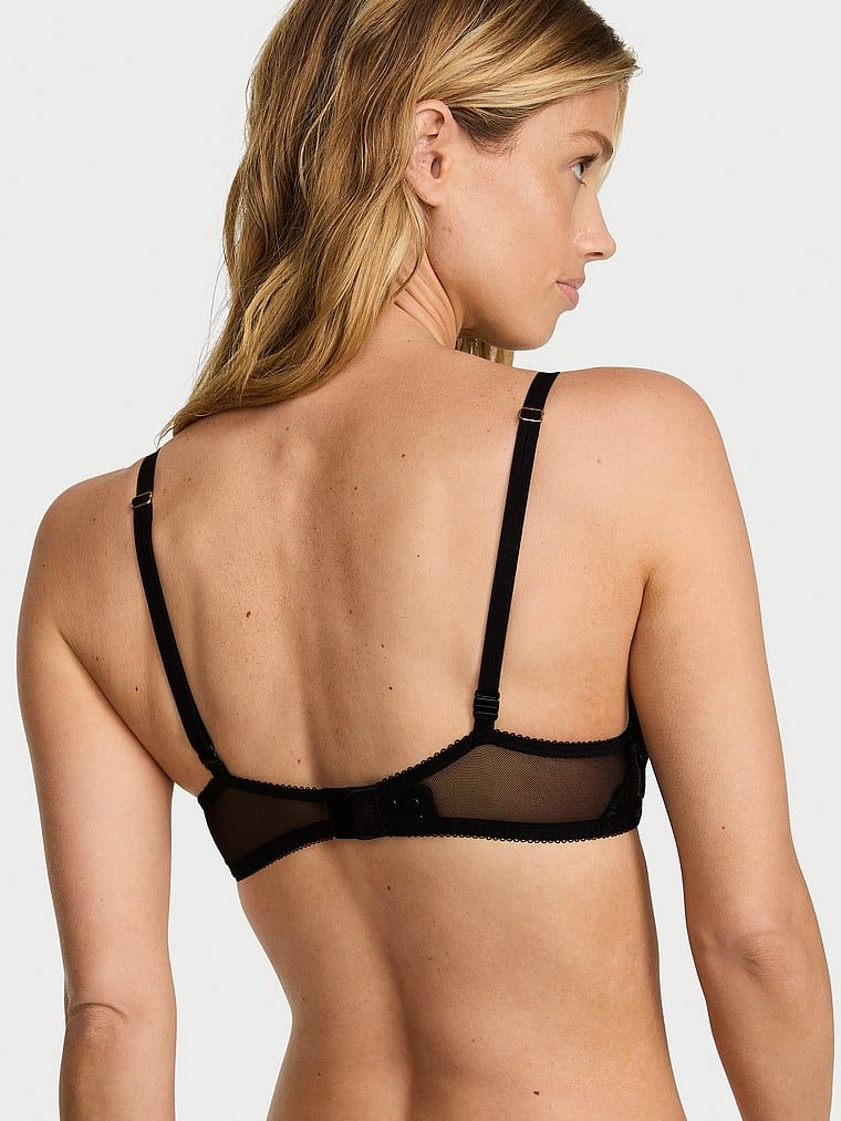 Sutien push-up cu inserții de dantelă cu decolț adânc. Produsul are o culoare cu model și provine din colecția Very Sexy.