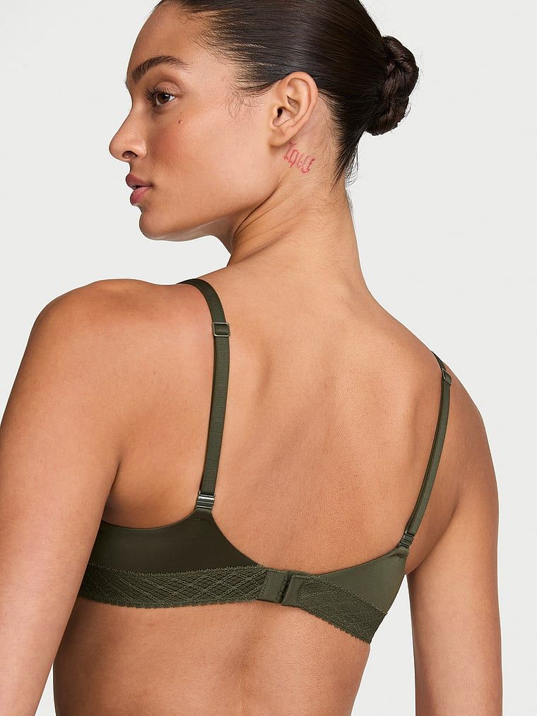 Sutien ușor căptușit, cu inserții demi din dantelă. Produsul este verde și provine din colecția Body by Victoria.