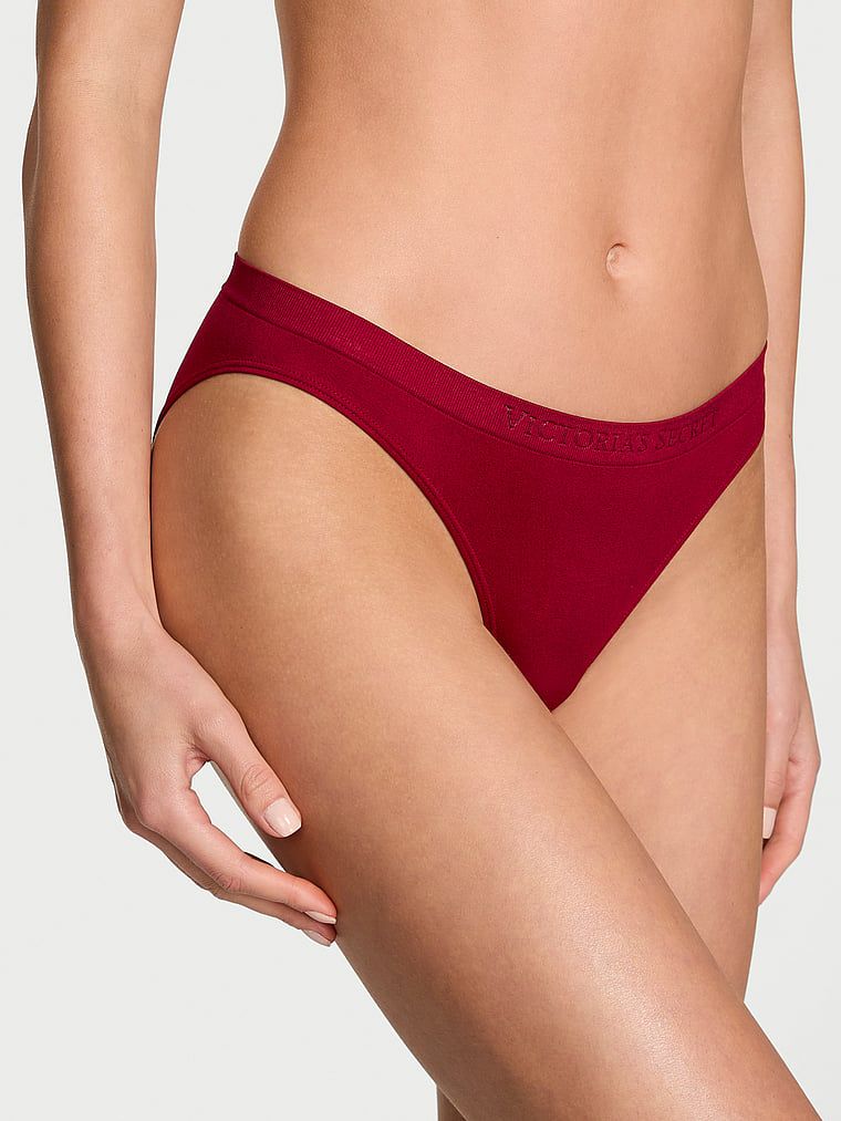 Chiloți Seamless Shine Bikini. Produsul este de culoare roșie și provine din colecția Seamless