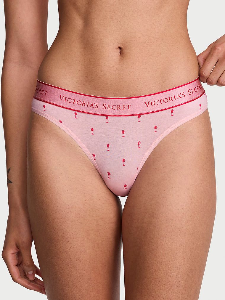Tanga de bumbac cu logo la talie. Produsul este modelat și provine din colecția Bumbac.