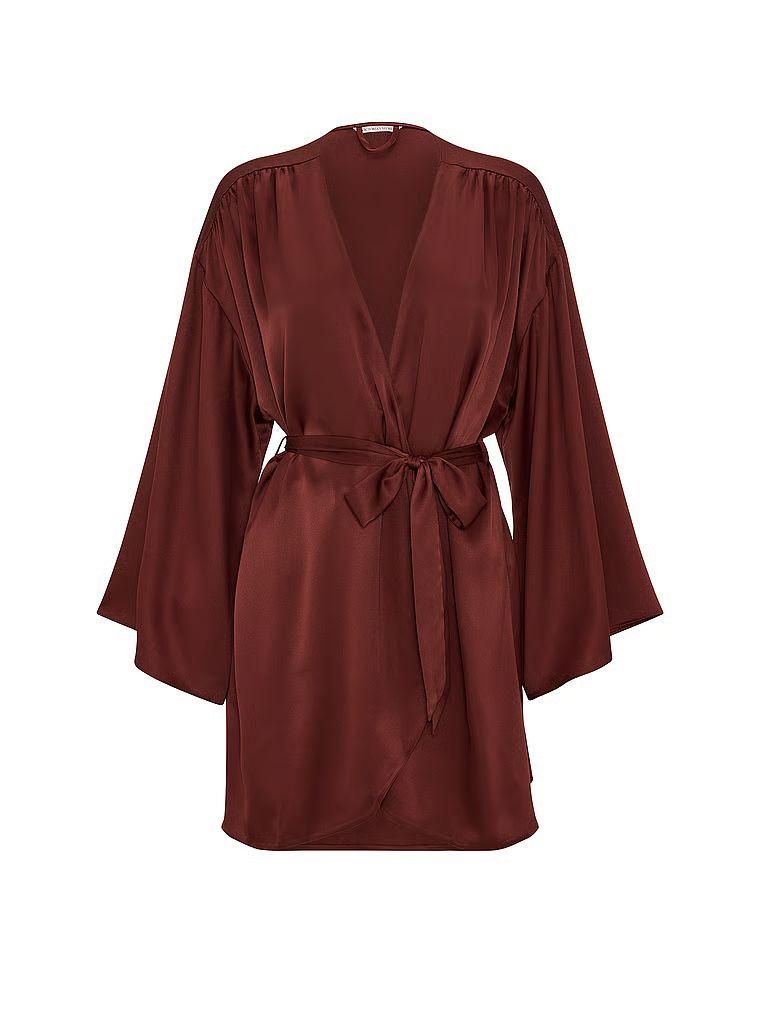Halatul de satin scurt. Produsul este roșu și provine din colecția Victoria's Secret.