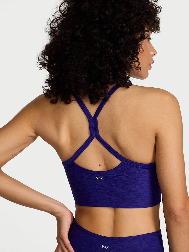 VSX LUXMarl Racerback sutien sport. Produsul este modelat și provine din colecția VSX.