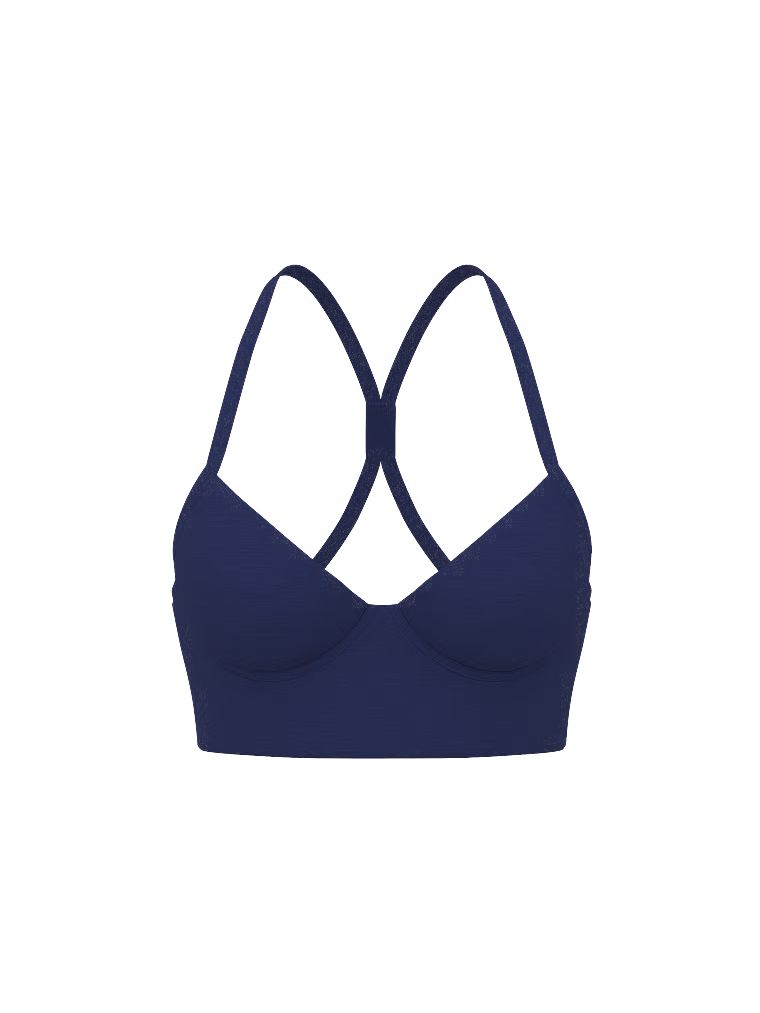 VSX LUXMarl Racerback sutien sport. Produsul este modelat și provine din colecția VSX.