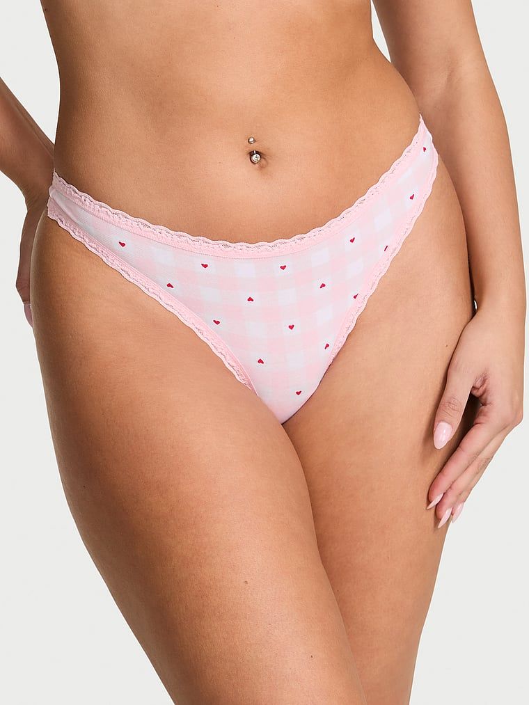 Tanga de bumbac cu dantelă pe margini: talie din dantelă. Produsul este modelat și provine din colecția Lace Trim.