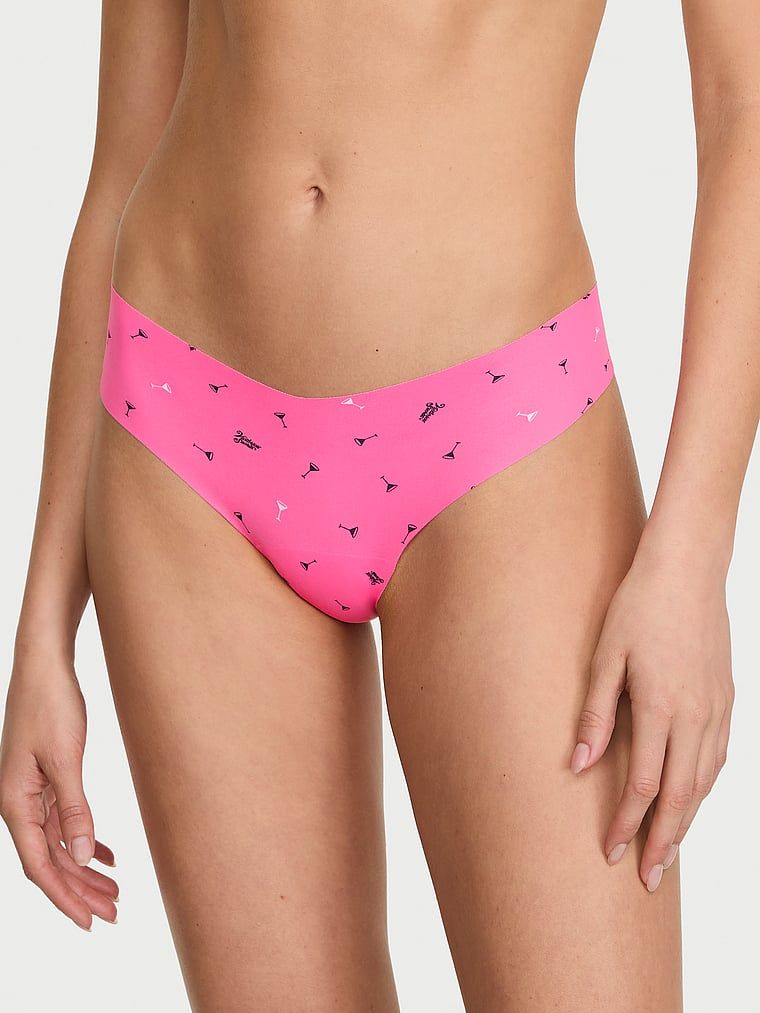 Tanga fără cusură. Produsul are o culoare cu model și provine din colecția No-Show.