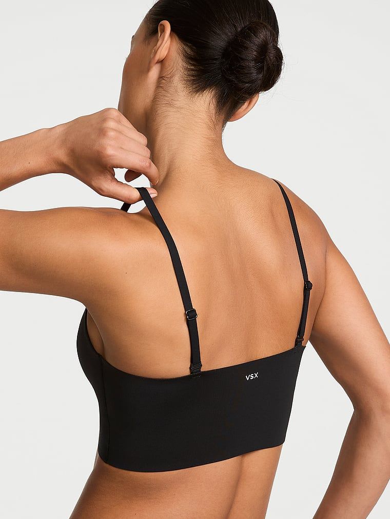 Sutien sport VSX Featherweight Extended Fit. Produsul este negru și provine din colecția VSX.