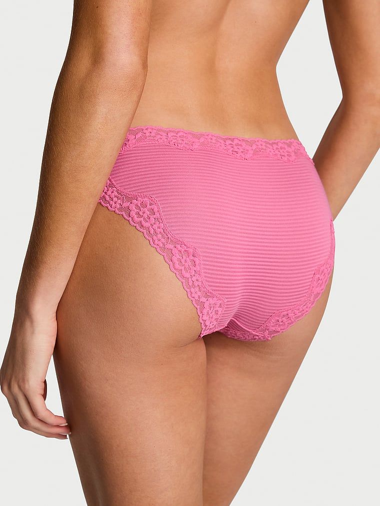 Chiloți de bumbac cu dungi cu dantelă pe marginile bikiniului. Produsul este de culoare roz și provine din colecția Lace Trim.