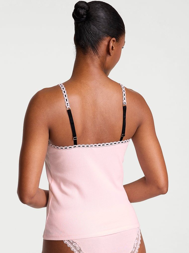 Topul de dormit din bumbac cu riburi cochete. Produsul este roz și provine din colecția Victoria's Secret.