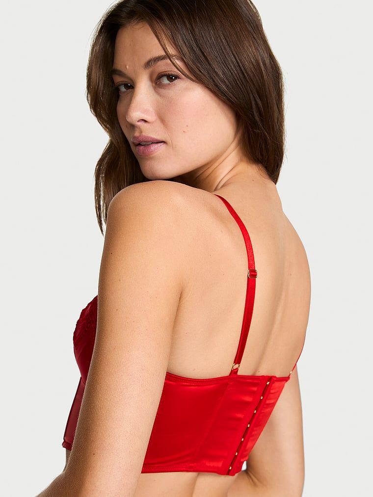 Topul corsetului Heartbeat. Produsul este modelat și provine din colecția Dream Angels.