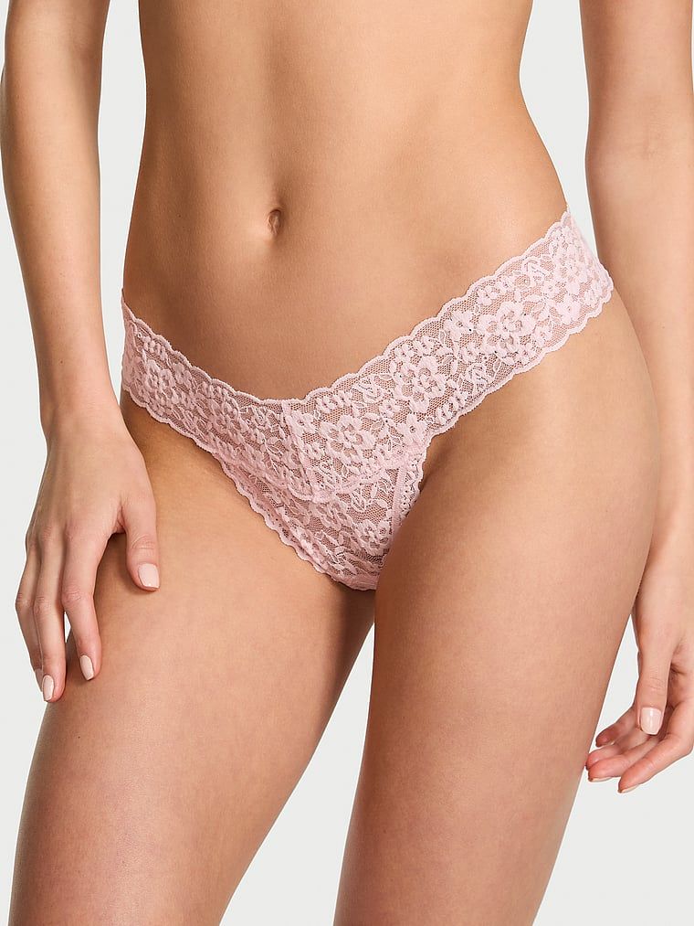 Tanga din dantelă Lacie Sparkle cu paiete. Produsul este de culoare roz și provine din colecția Lacie.