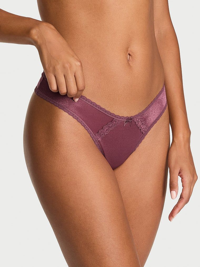 Chiloți brazilieni Shimmer cu decupaje pe spate: Sheer Shimmer Brazilian. Produsul este roz și provine din colecția Dream Angels.