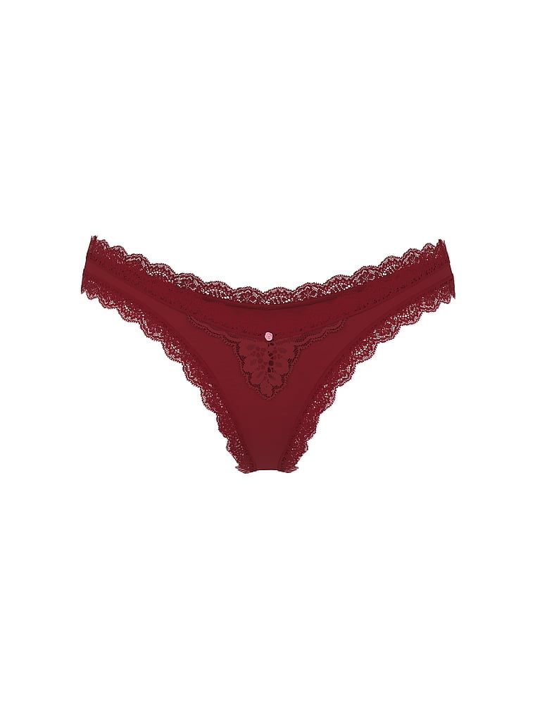 Chiloți brazilieni cu dantelă din dantelă brazilian. Produsul este de culoare roșie și provine din colecția Body by Victoria.